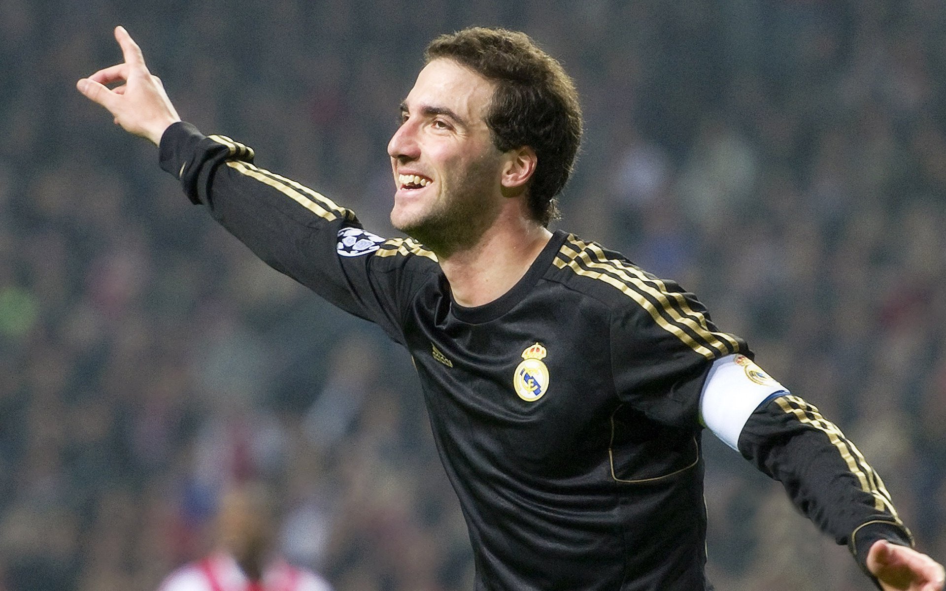 kaiyun.com-嘉宾评论：名人纷纷发表对比赛的看法，比赛名人名言